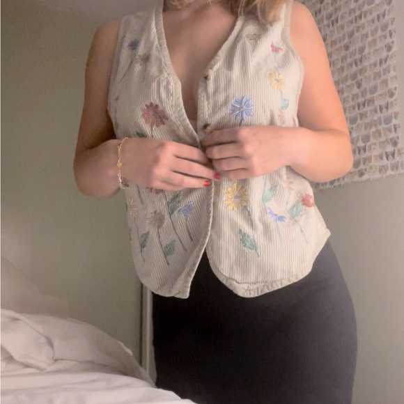 Beading detail is amazing, all beads still remaining. - Picture 4 of 5